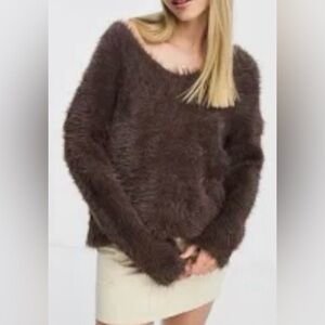 Urban Revivo Women’s Thick Heavy Faux Fur V-Neck Sweater Size 6